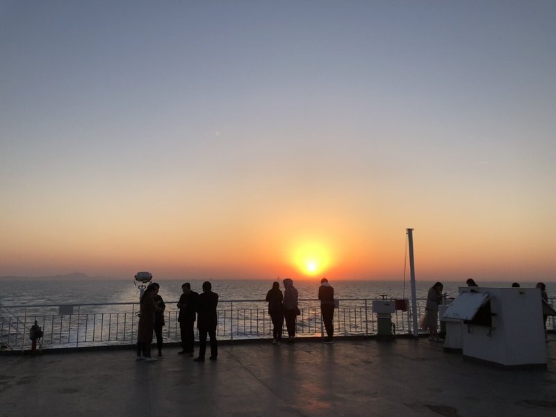 １６　渤海からの夕陽