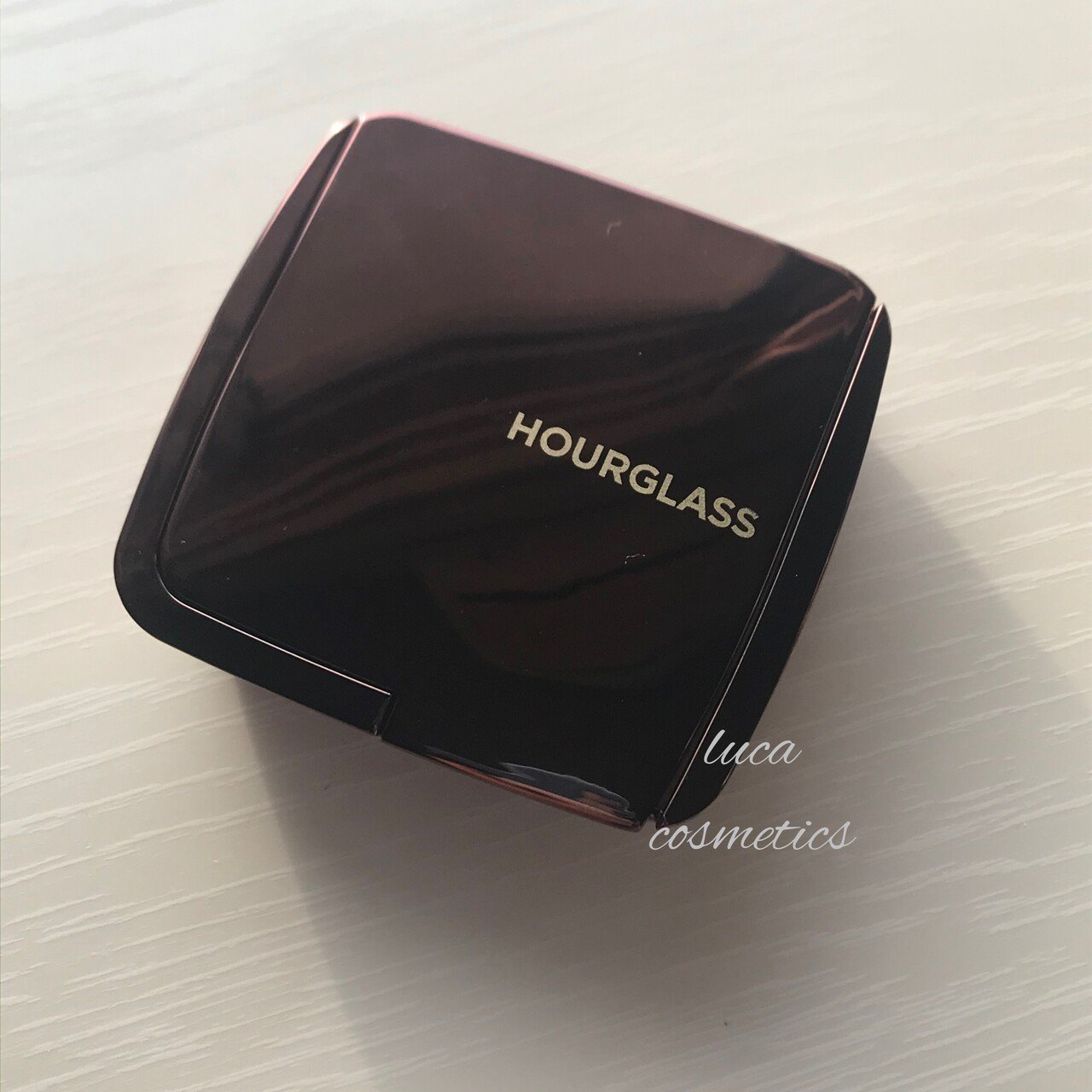 海外コスメレビュー】Hourglass/ AMBIENT™ LIGHTING FINISHING POWDER