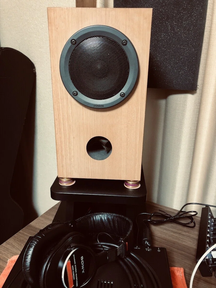 カフェオレーベルAMATERAS 9012M モニタースピーカー カフェオレーベルAMATERAS 9012M モニタースピーカー