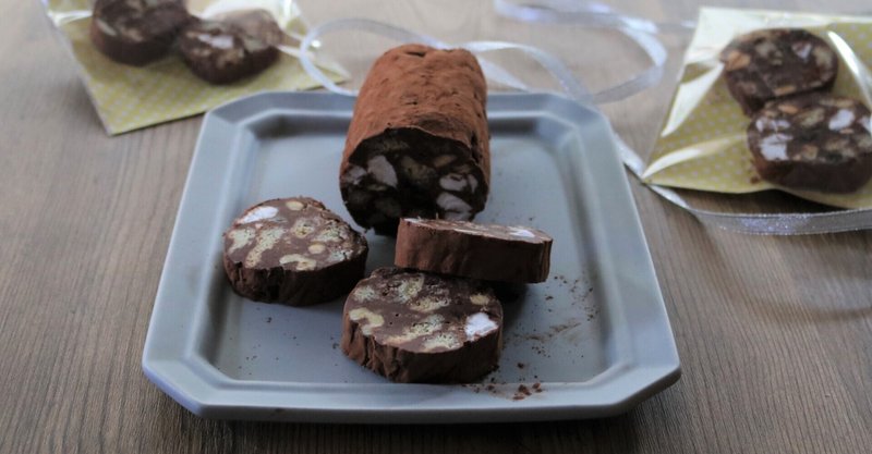こどもから大人まで見たまんま作れる バレンタインにおすすめ チョコレートサラミ コープさっぽろの広報誌 Cho Co Tto ちょこっと こどもから大人まで見たまんま作れる バレンタインにおすすめ チョコレートサラミ コープさっぽろの広報誌 Cho Co Tto ちょこっと