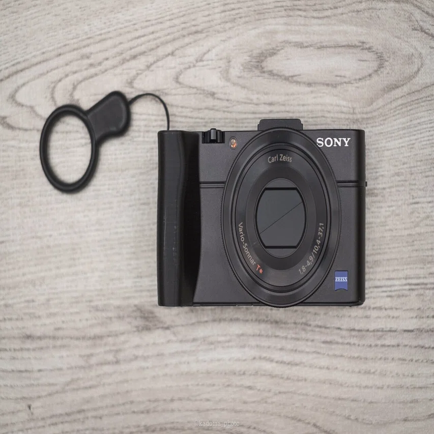 RX100用グリップは「naimonoLab 軽量カメラグリップ」がオススメ｜かど 