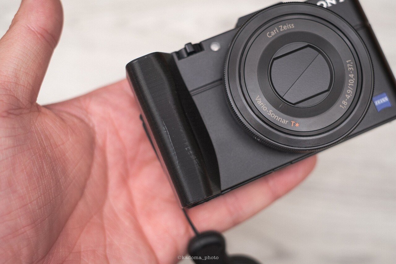 RX100用グリップは「naimonoLab 軽量カメラグリップ」がオススメ｜かど