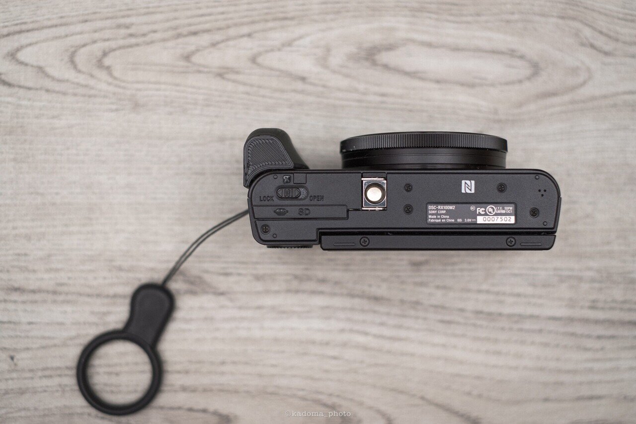 RX100用グリップは「naimonoLab 軽量カメラグリップ」がオススメ｜かど
