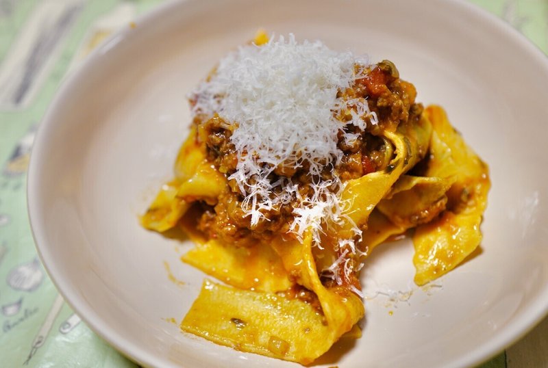 今年のパスタ初め セージを挟んだタリアテッレを牛と豚のラグーで Pata Papapasta Note