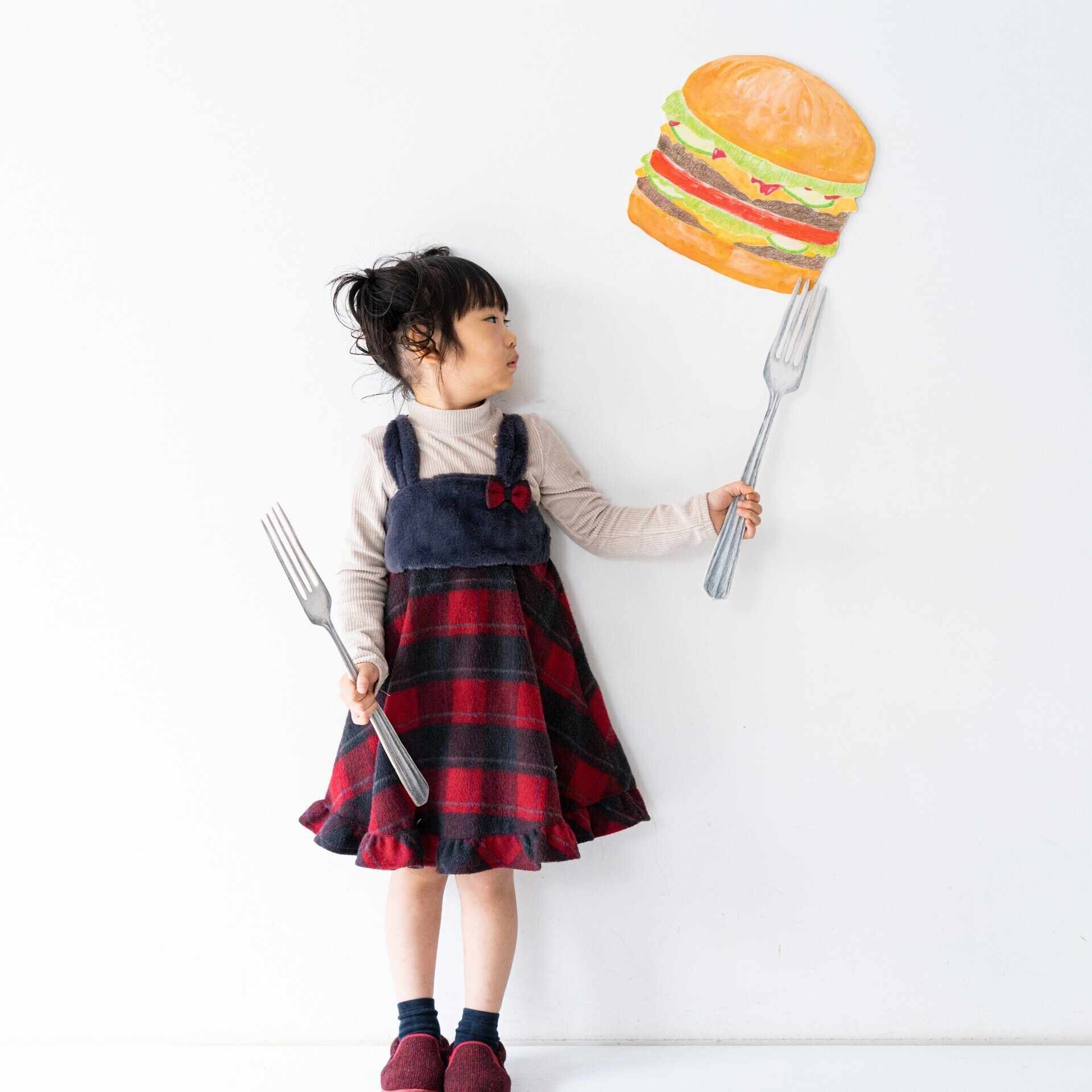 子どもに食べさせる母（ ついばみ）｜東京備忘録