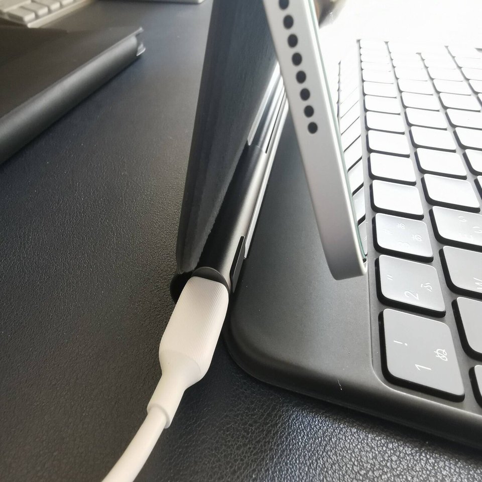 iPad用Magic Keyboard レビュー。人は選ぶがおすすめ｜会社の社会人