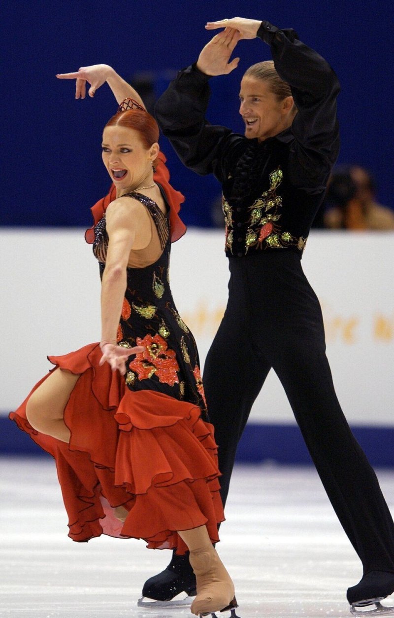 スケート雑誌 フィギュアスケート Life が ファンが好きな衣装ランキング 仮 投票受付中 だから自分の好きな衣装を考えてみた スケ速 Note