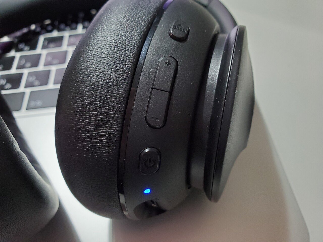 AnkerのワイヤレスヘッドホンSoundcore Life Q10が思いの外