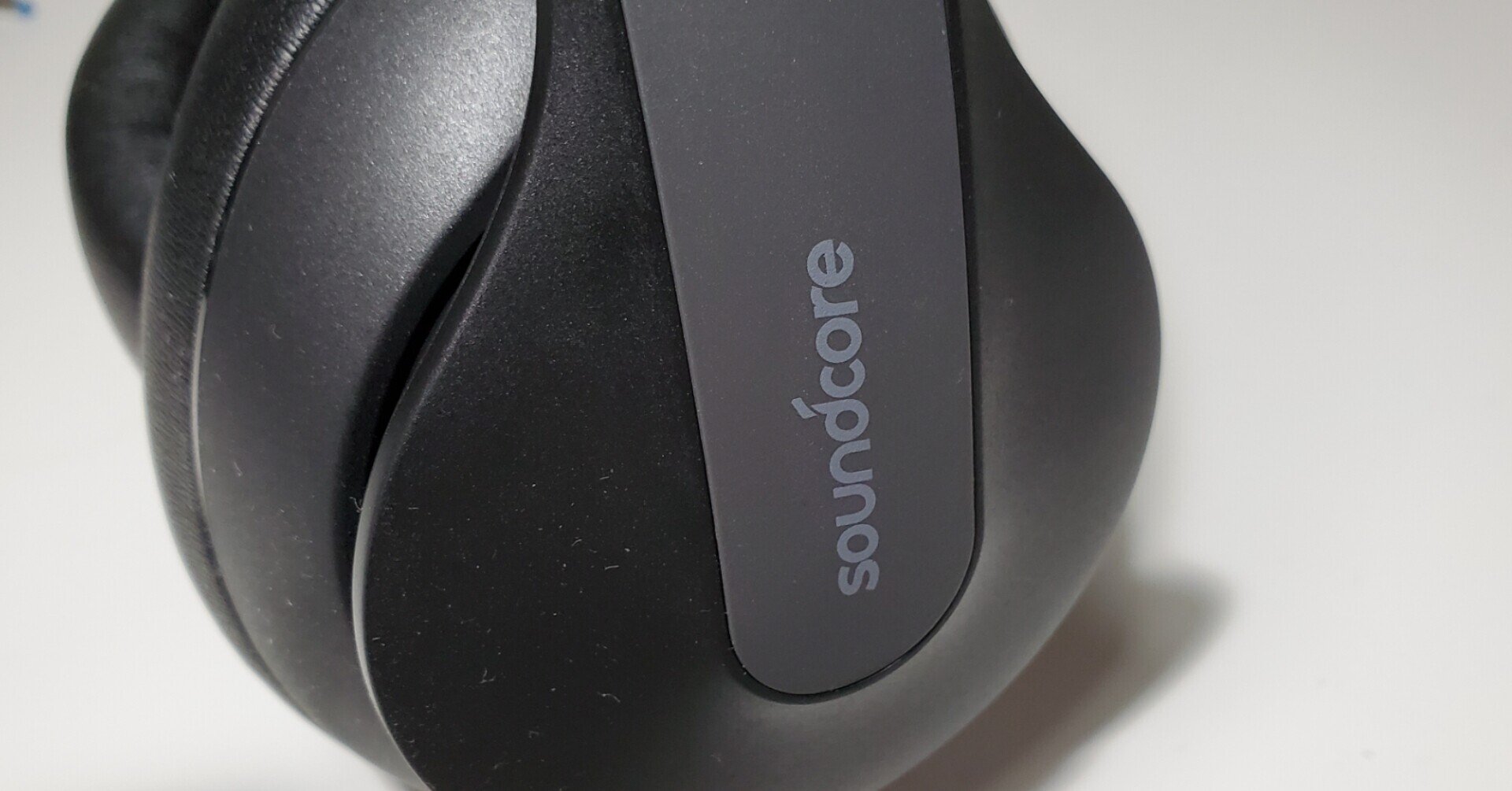 AnkerのワイヤレスヘッドホンSoundcore Life Q10が思いの外