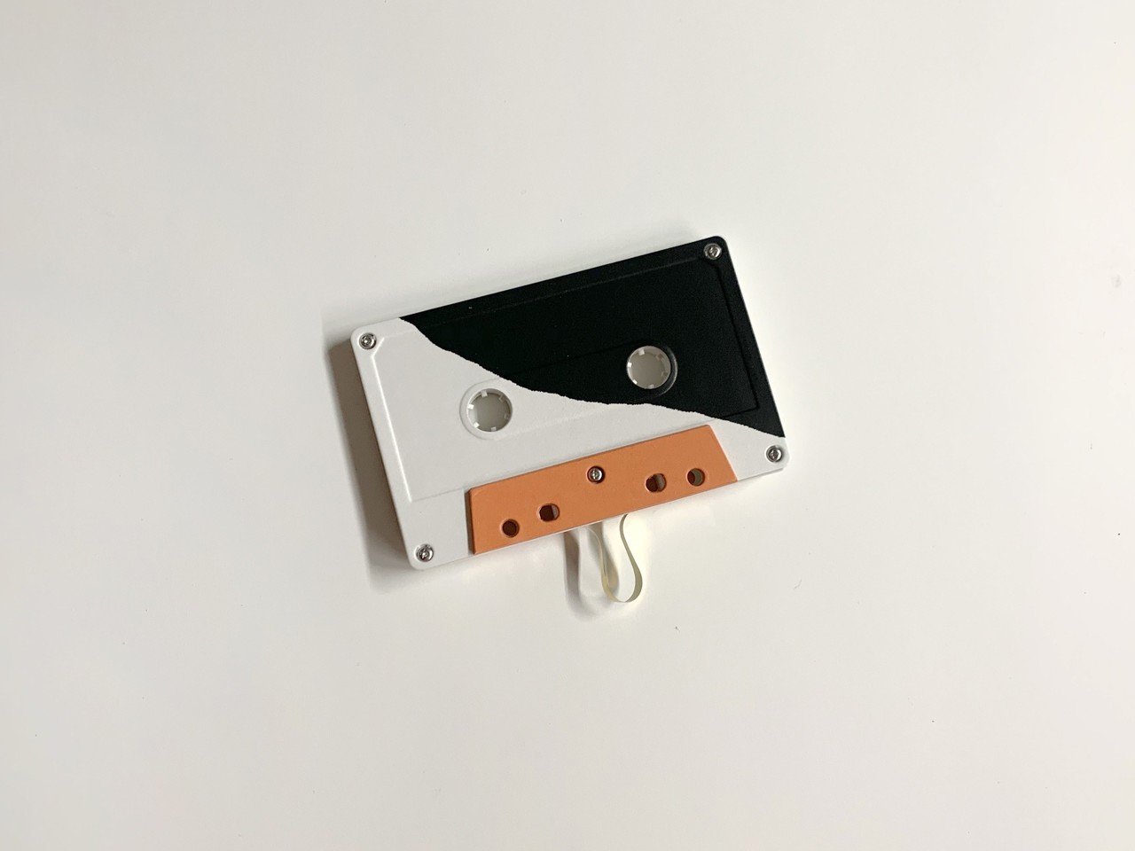 これが紙？『 牛＋カセット 』年賀状」｜コスモテック