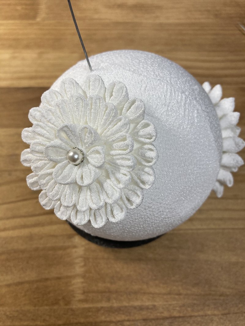 Diy つまみ細工でボールブーケを自作 雪が降る Note