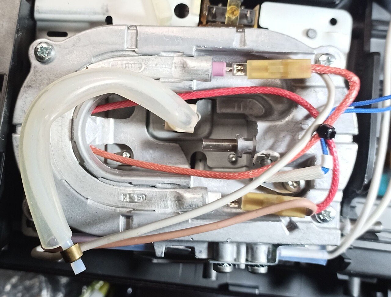 デロンギマグニフィカESAM1000のジェネレーターの分解とOリング交換