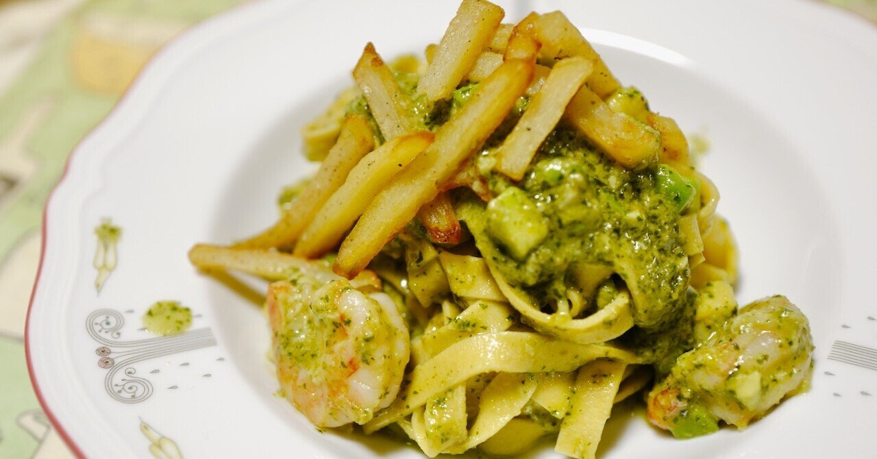 フェットチーネの海老とアボガドを加えたジェノベーゼ フライドポテト添え Pata Papapasta Note