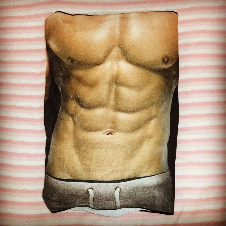 2017.3.21 (Tue.) 
Today's muscle 
『This is my pillow.』 

ライザップ・バスタオルを
枕に巻いた
即席マッチョ抱き枕。

なんとも言えない
安らぎ！！ 多くの女性に
オススメしたいです！


#今日の筋肉 #muscle  #today'smuscle #筋肉 #抱き枕 #pillow #安眠 #ライザップ #マッチョ #キタダイマユ #kitadai-mayu #fetishism #筋肉フェチ
