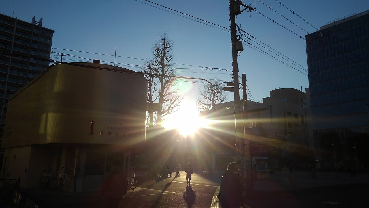 まぶしい夕日 でも朝日と違ってどことなく切ない マツカン Note まぶしい夕日 でも朝日と違ってどことなく切ない マツカン Note