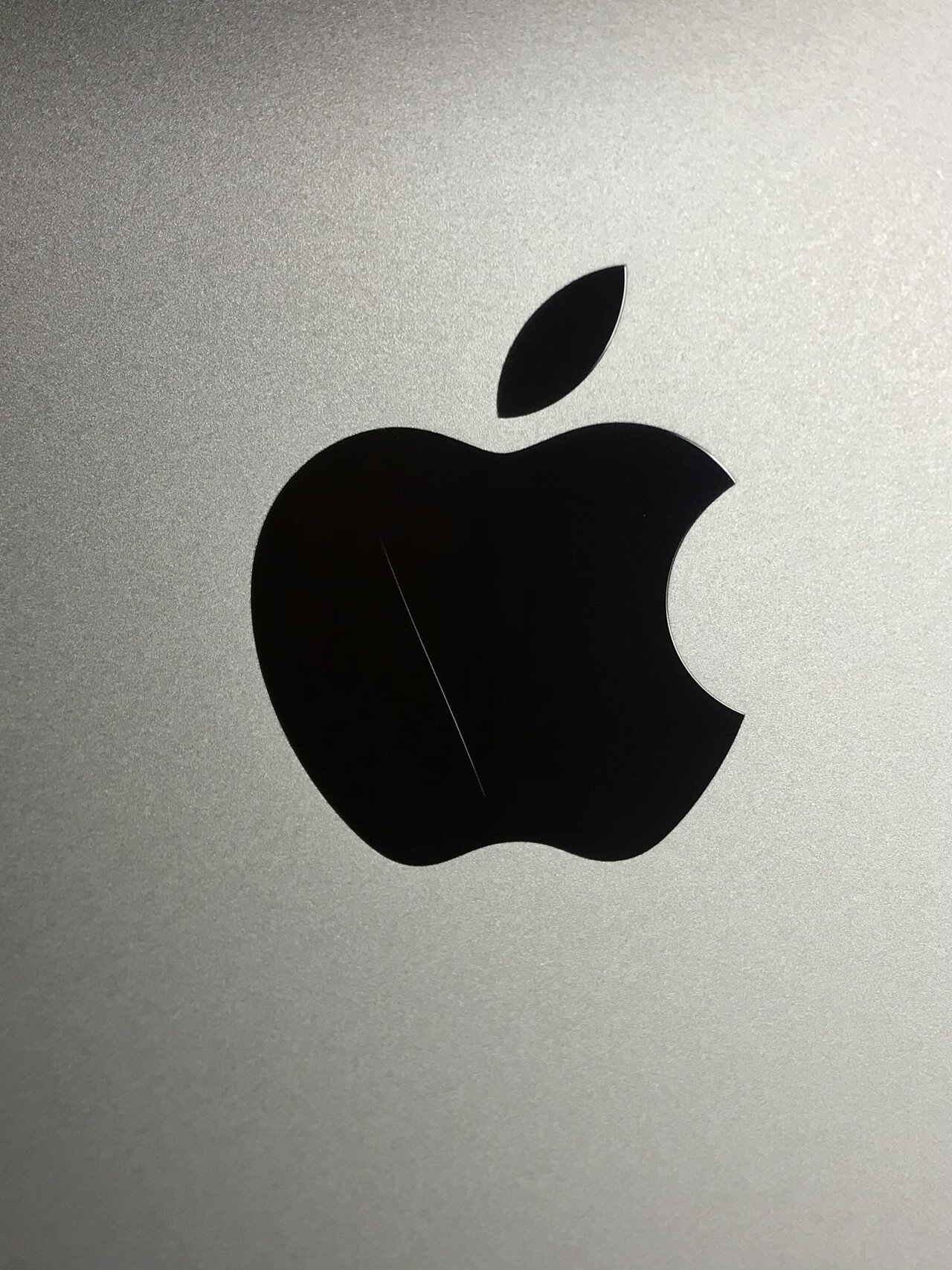 気づいたらmacbookのりんごマークにうっすら傷が 私はガジェットを裸で使うのが好きなので こういったことからは避けられませんが やはりショックです なかのさん Note