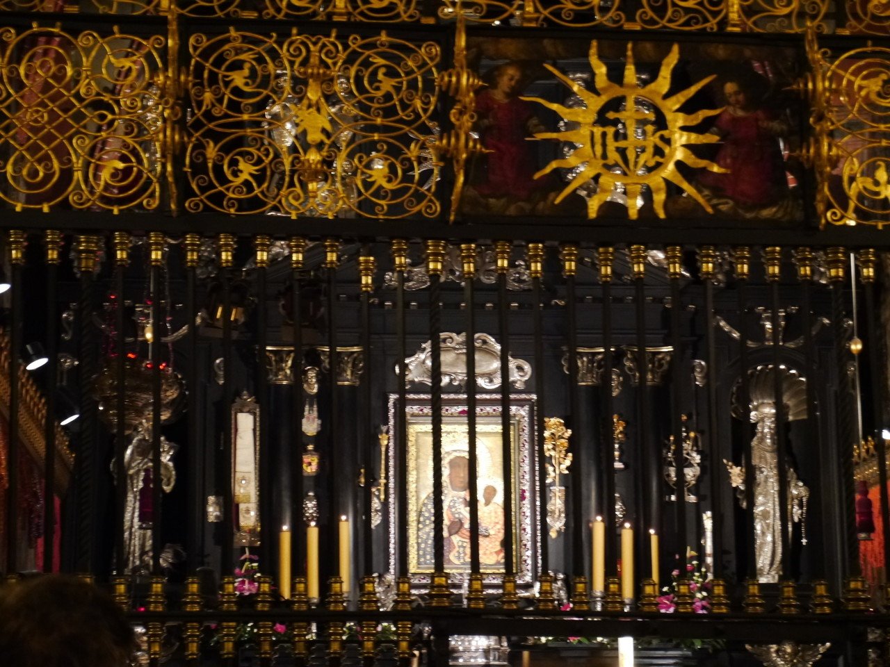 ヤスナ・グラ修道院の黒いマリア様。ポーランド中から巡礼者が訪れます。【68/100】|Try and Share (trynshare)