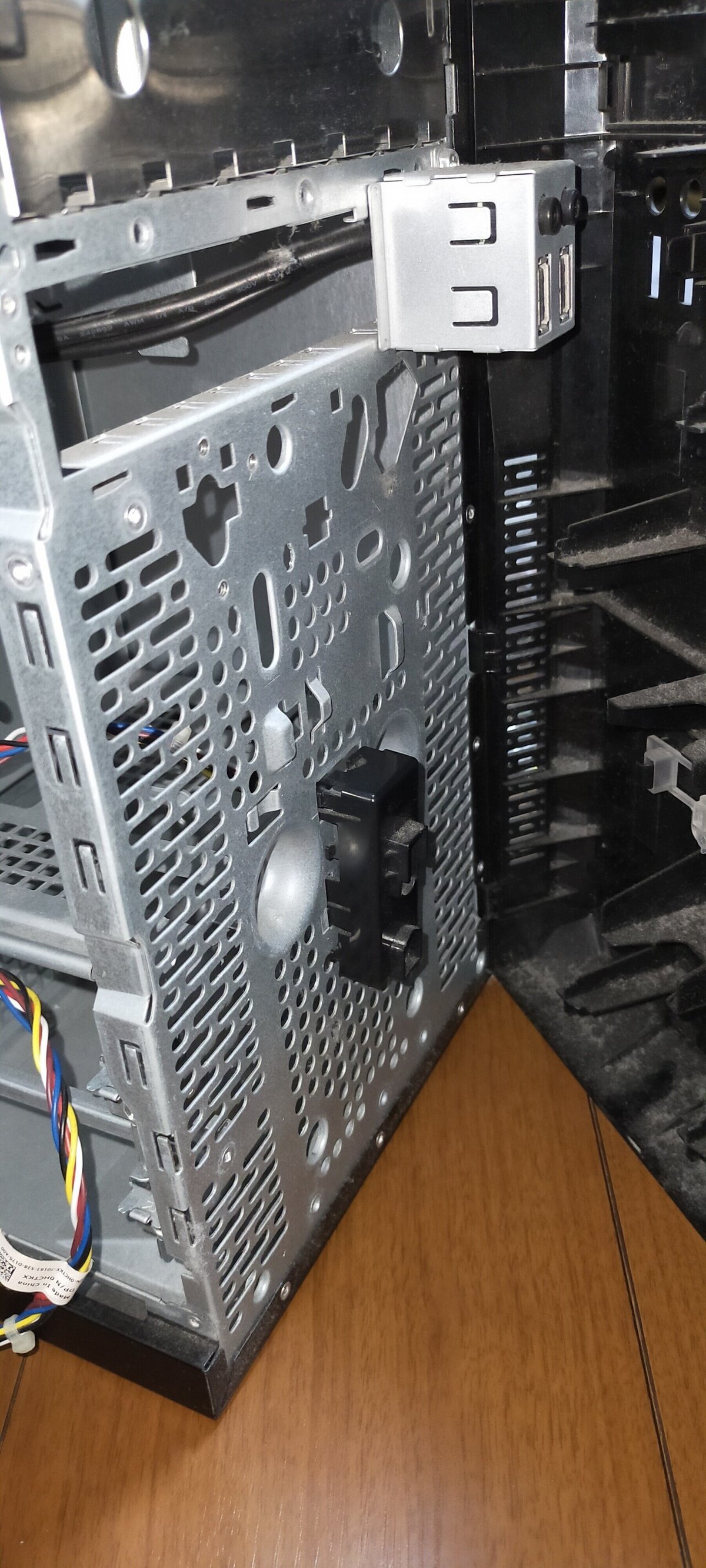 自作PC(ストレージ取り外し状態) 硬かっ