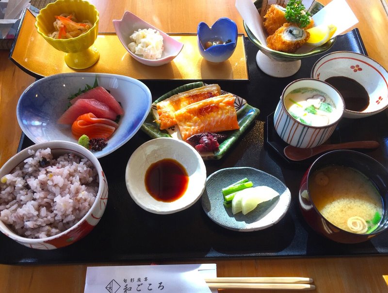 旅館のような雰囲気で旅館のようなランチ御膳 旬彩庭宴和ごころ 山梨県山梨市 おがたきりこ 旅するフリーライター Note