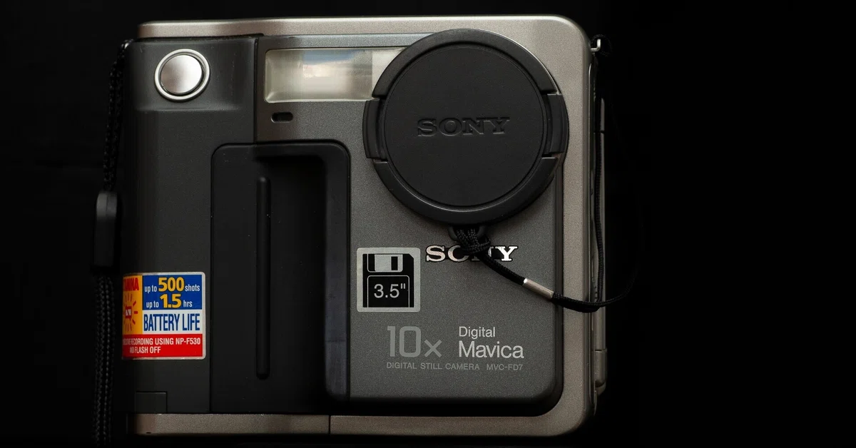 フロッピーに記録するカメラ。Sony Digital Mavica｜S K(shimkarom)