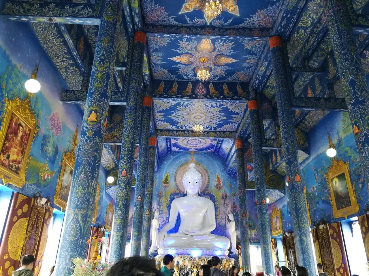 タイの旅⑩チェンライの青い寺｜瑠璃色に包まれた寺院で祈る｜Katy