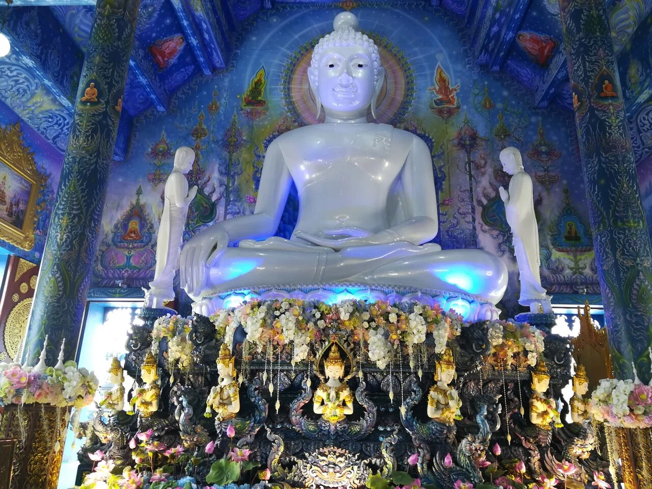 タイの旅⑩チェンライの青い寺｜瑠璃色に包まれた寺院で祈る｜Katy