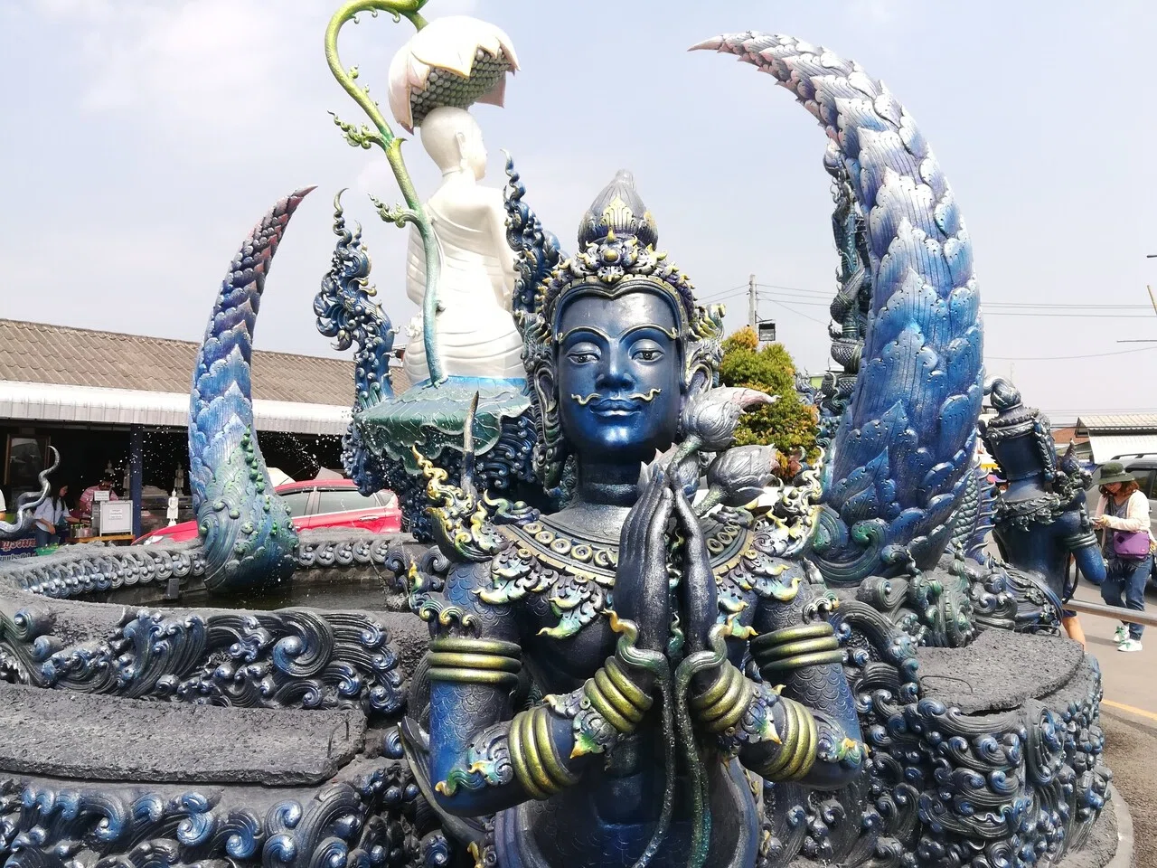 タイの旅⑩チェンライの青い寺｜瑠璃色に包まれた寺院で祈る｜Katy
