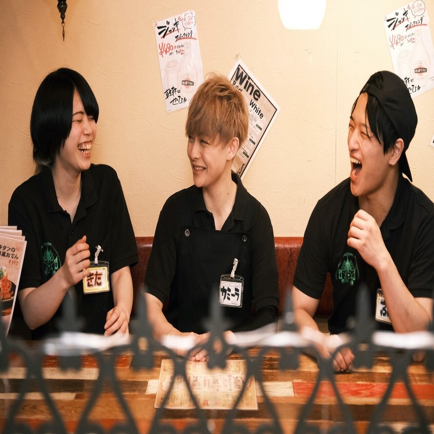 中途入社 人と関わる力で勝負する 音楽活動と飲食業を両立するキャリアとは ファイブグループ 公式note 飲食業界 オープン社内報