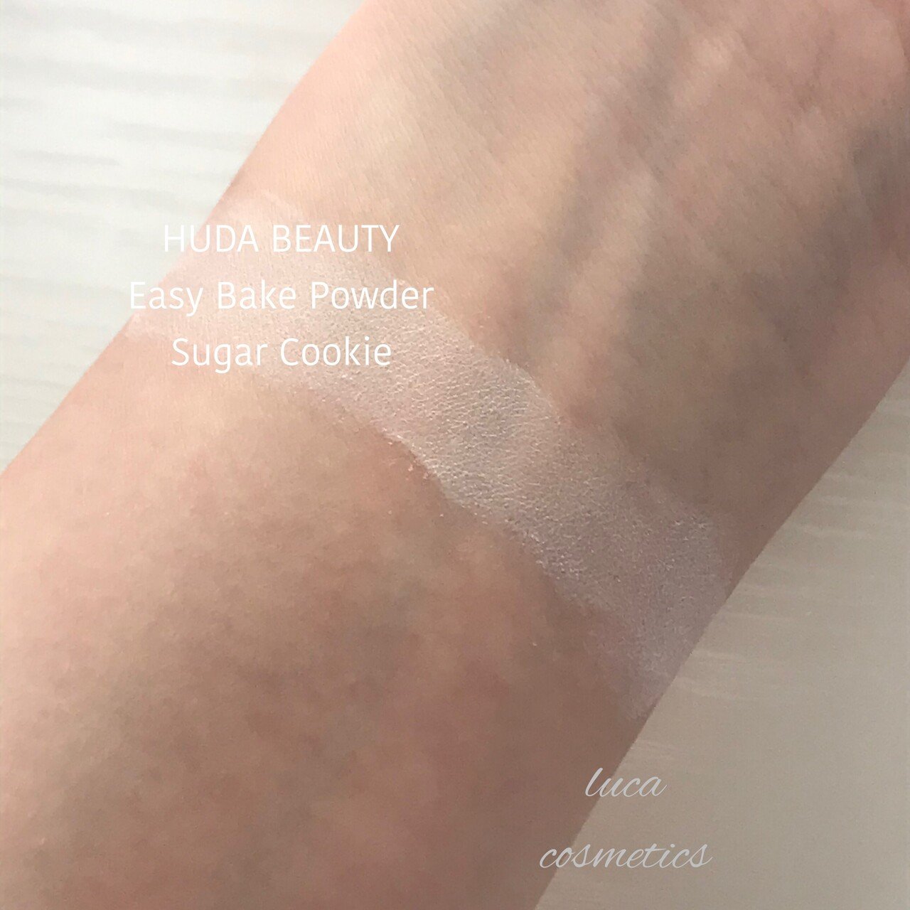 海外コスメレビュー】HUDA BEAUTY/ Easy Bake Powder【外国人顔を