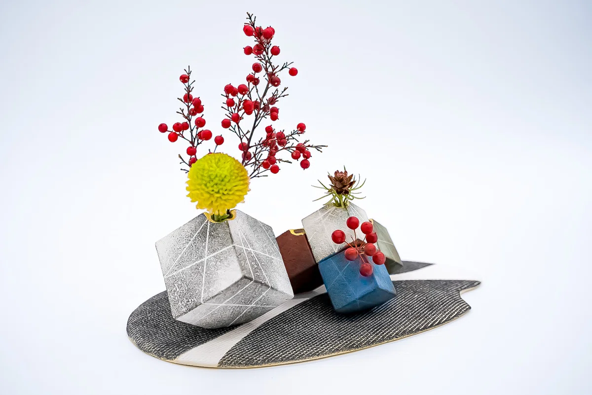信楽で買えない⁉オンリーワンの信楽焼の花器『サイコロ』作ってるのは