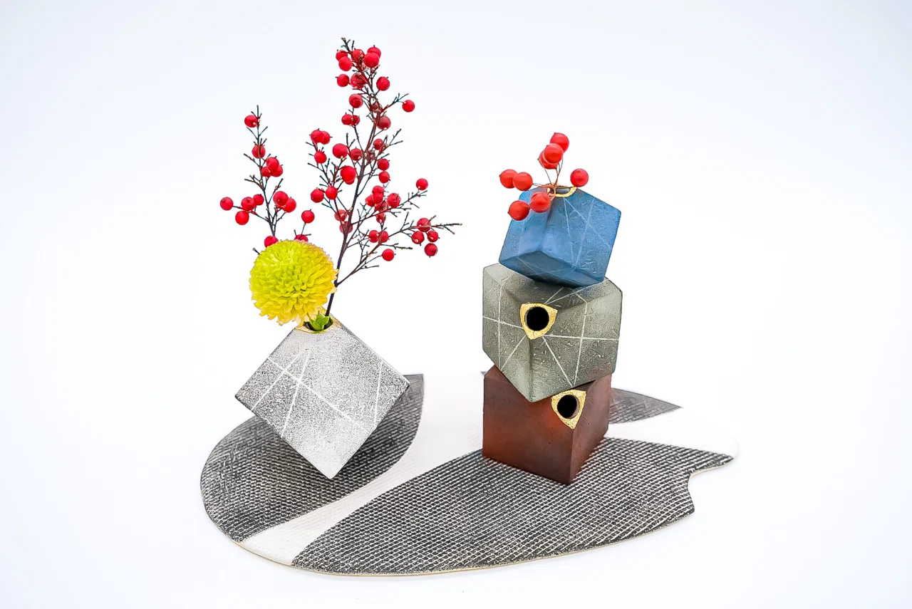 信楽で買えない⁉オンリーワンの信楽焼の花器『サイコロ』作ってるのは