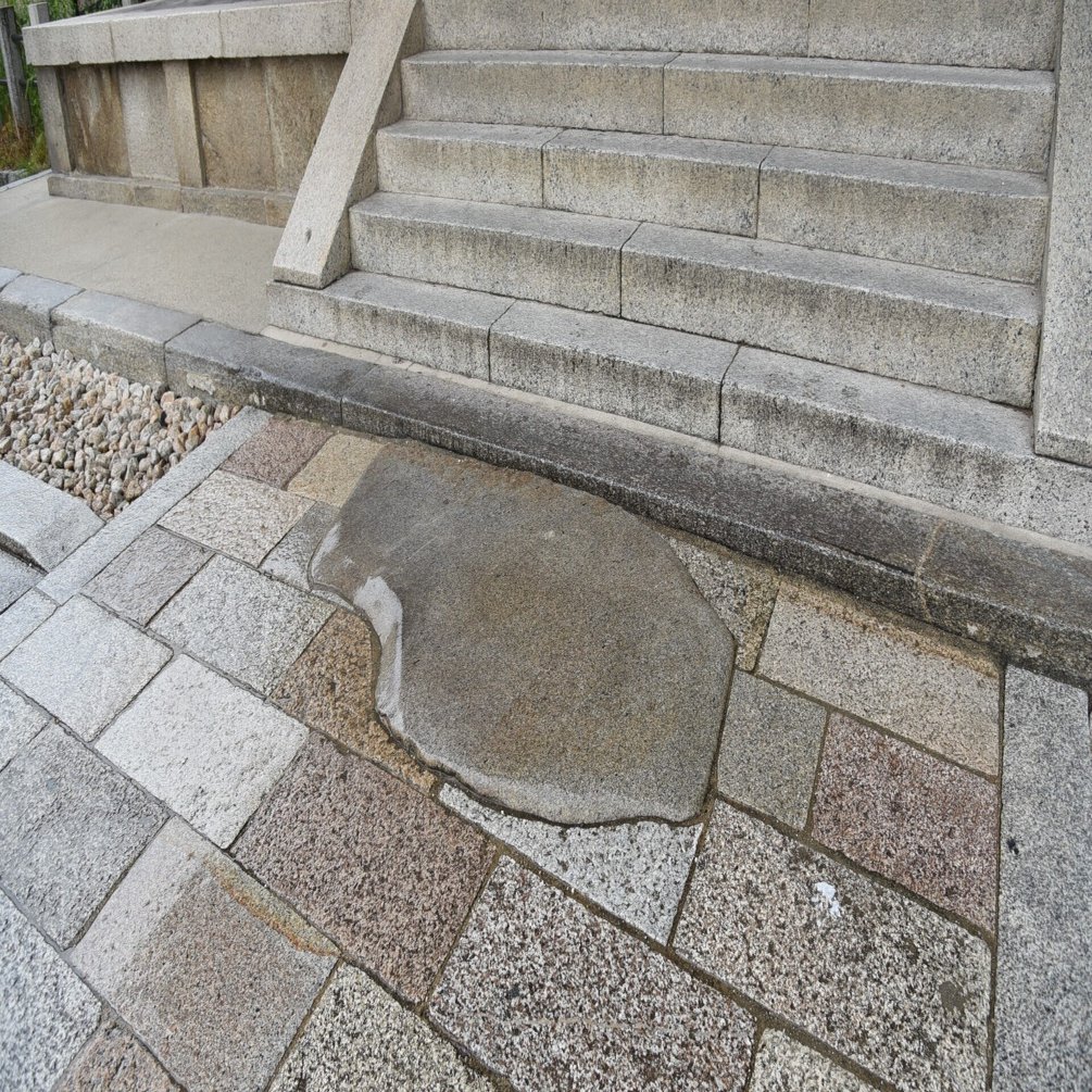 法隆寺七不思議の 鯛石 と中門の礎石と不開門 Art And Movie Note