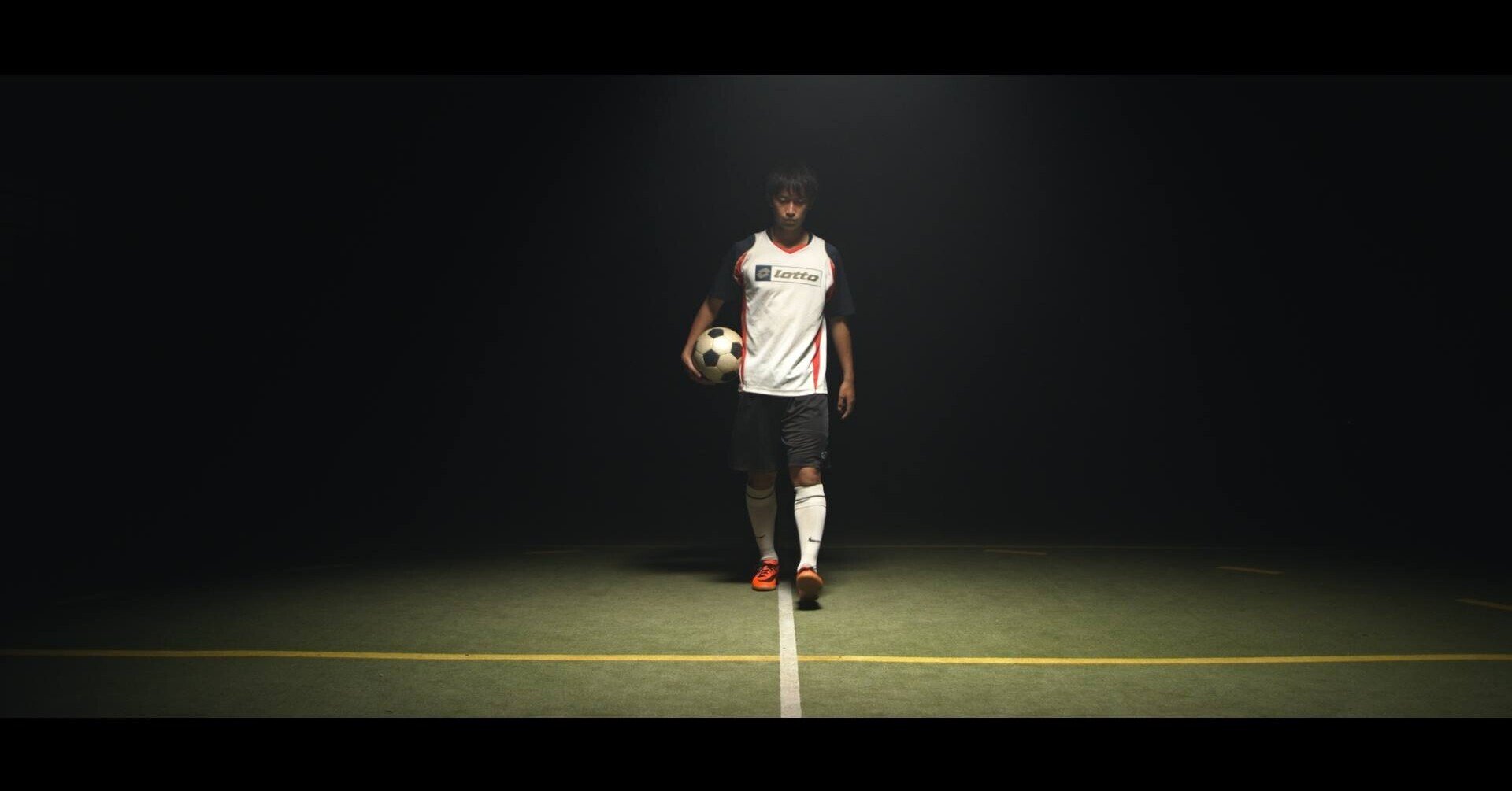 もしもヘタクソがキック100万回練習したら をyoutubeで実践 ついには 海外クラブでサッカー選手になった進撃のyさんに努力 を継続するコツについて聞いてみた Spolive スポーツファンとアスリートの距離を縮める Note