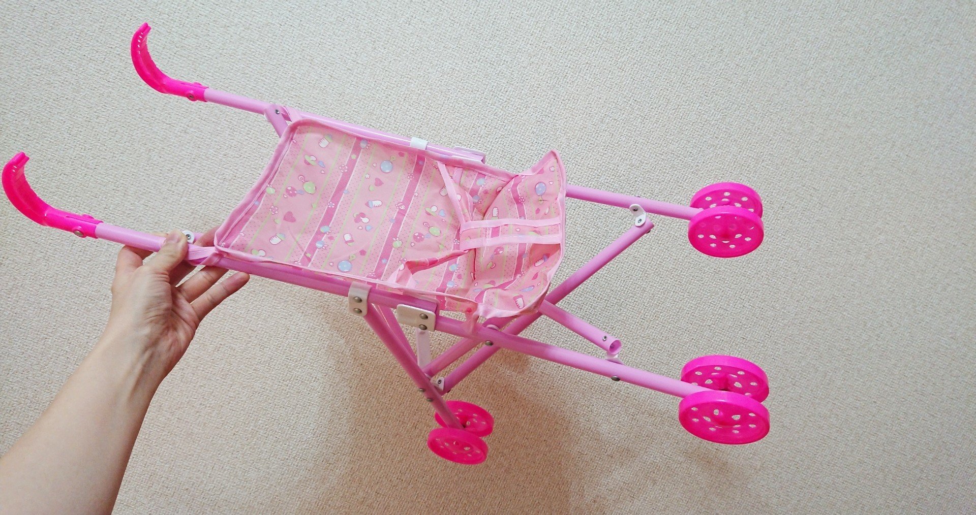 育児】この値段でいいの？子供が発狂した300円のベビーカー！｜ちゃろ