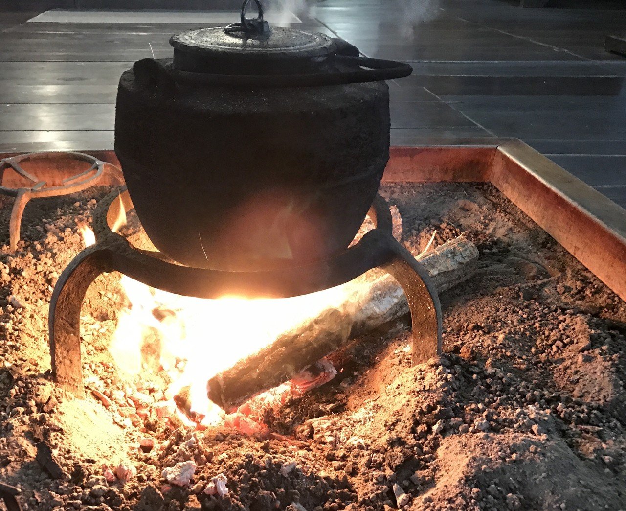 囲炉裏は、場と人とともに生きてきた。｜山崎 貴大