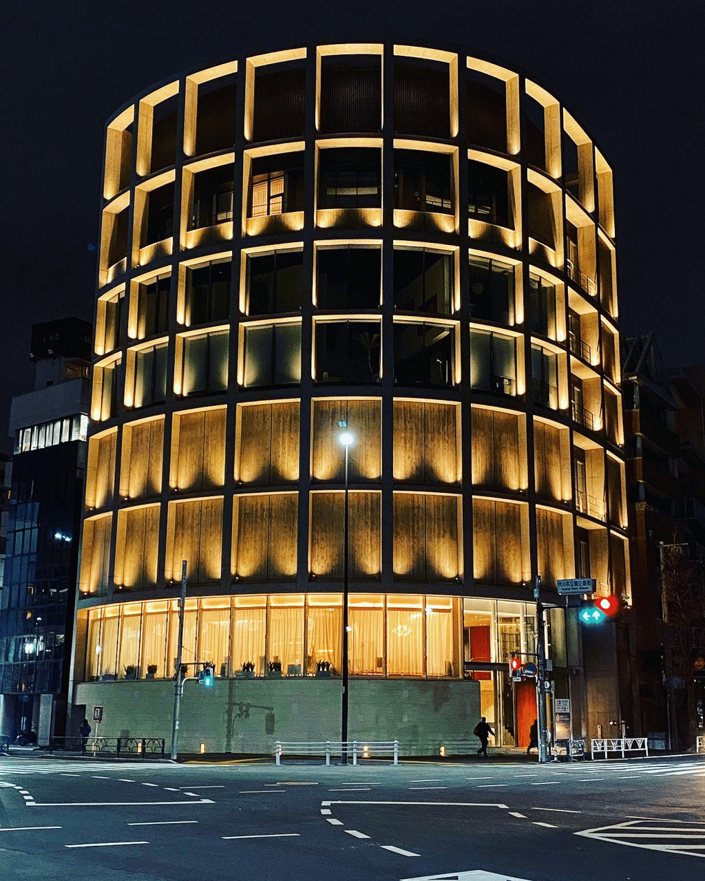東京建築巡り 円形なガラス張りの塔 Tanrock 東京の建築 アート巡りオタク Note