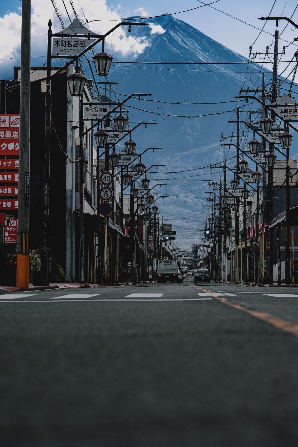 中望遠レンズ 縦構図で撮る商店街は話題の圧縮効果が良い感じ ヒコノート Note 中望遠レンズ 縦構図で撮る商店街は話題の圧縮効果が良い感じ ヒコノート Note