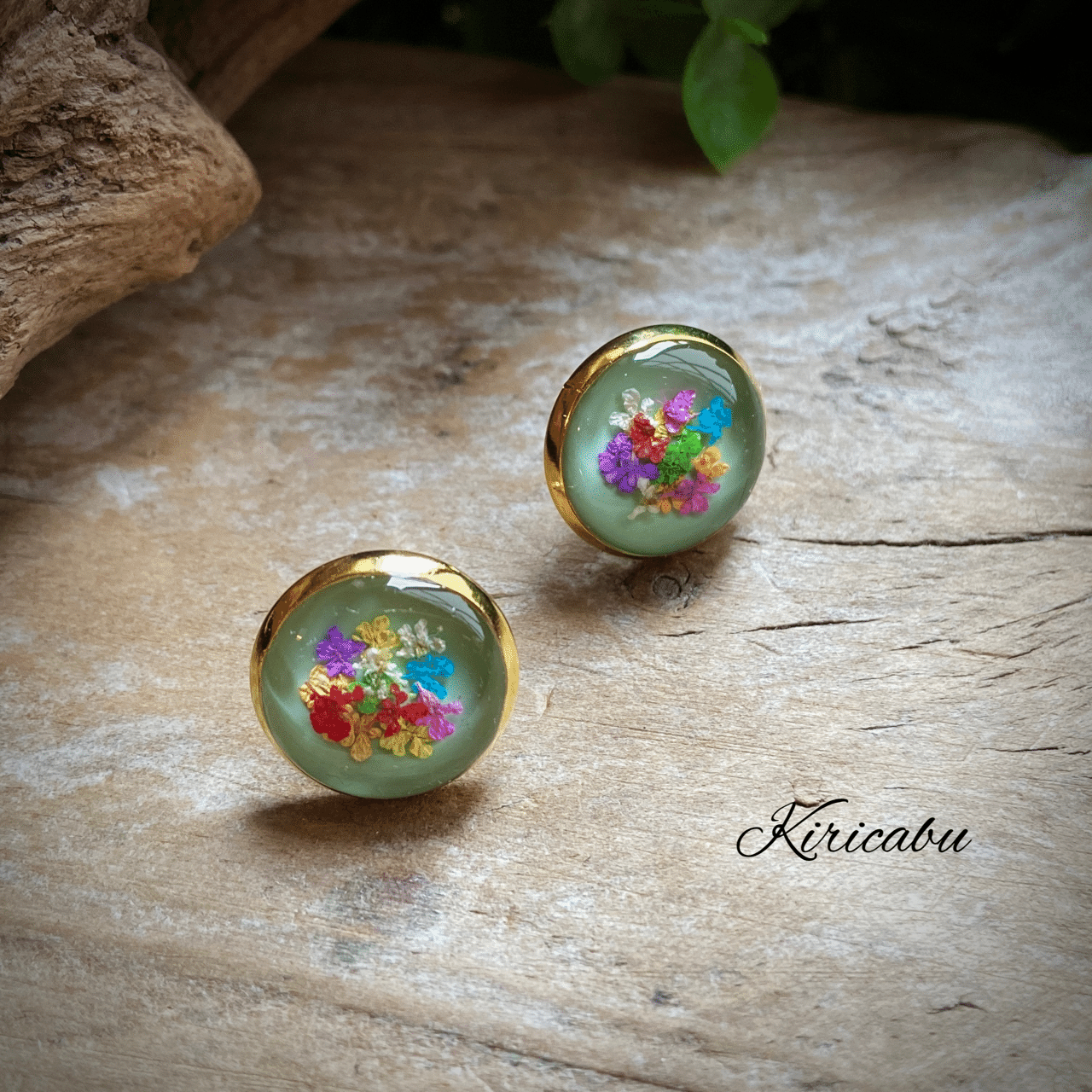 ミルクガラス色の一粒ピアス 山本 早百合 Note