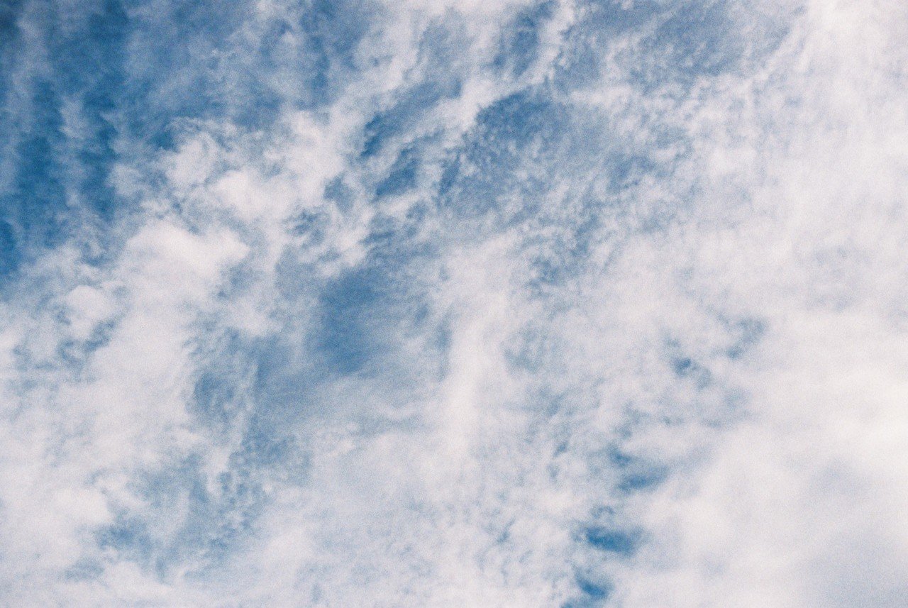 空のフィルム写真素材 4枚 写真家 加藤愛理 Note 空のフィルム写真素材 4枚 写真家 加藤愛理 Note