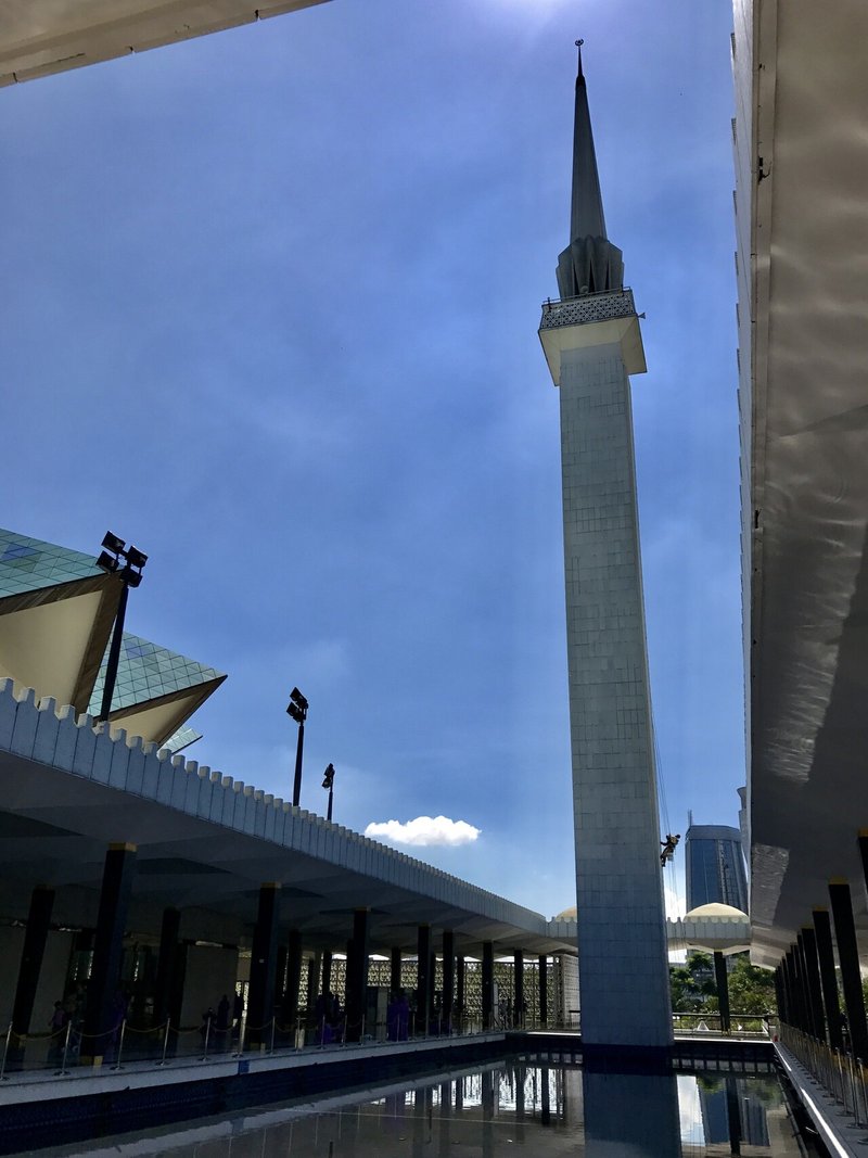 マレーシア クアラルンプール 大きすぎて写真に収まらない 国立モスク 旅行記 沖山りこ Note