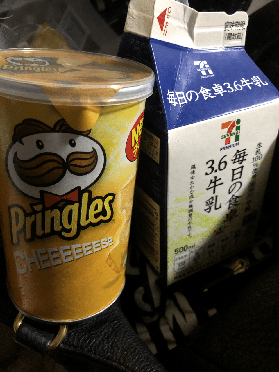 昨日の夕飯です とにかく牛乳が飲みたくなり一気飲みした次第です 店員さんがストローを付け てくださったのですが 要らなかったかもしれません ま Note