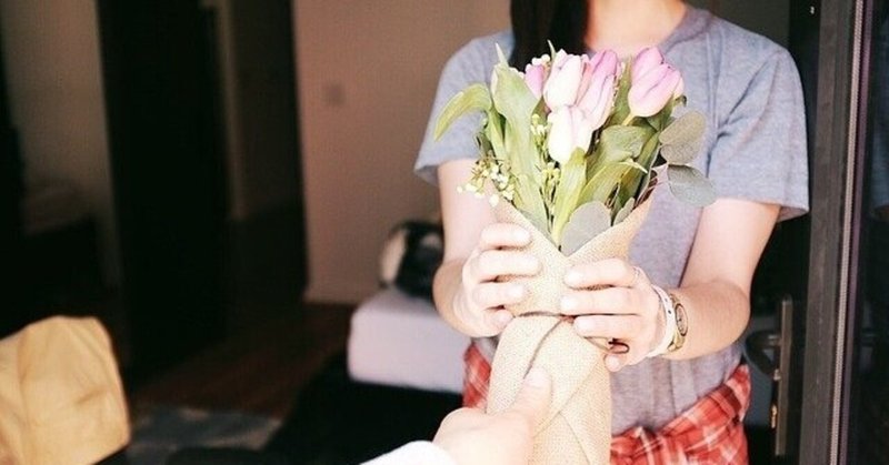 女性が花束をプレゼントされても嬉しくない理由 だい 大学生 黒服 Note 女性が花束をプレゼントされても嬉しくない理由 だい 大学生 黒服 Note