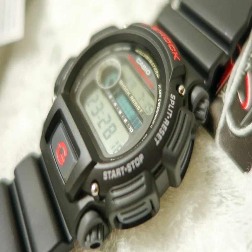 動画が低評価の嵐だったG-SHOCK DW-9052-1V｜物欲名古屋人 