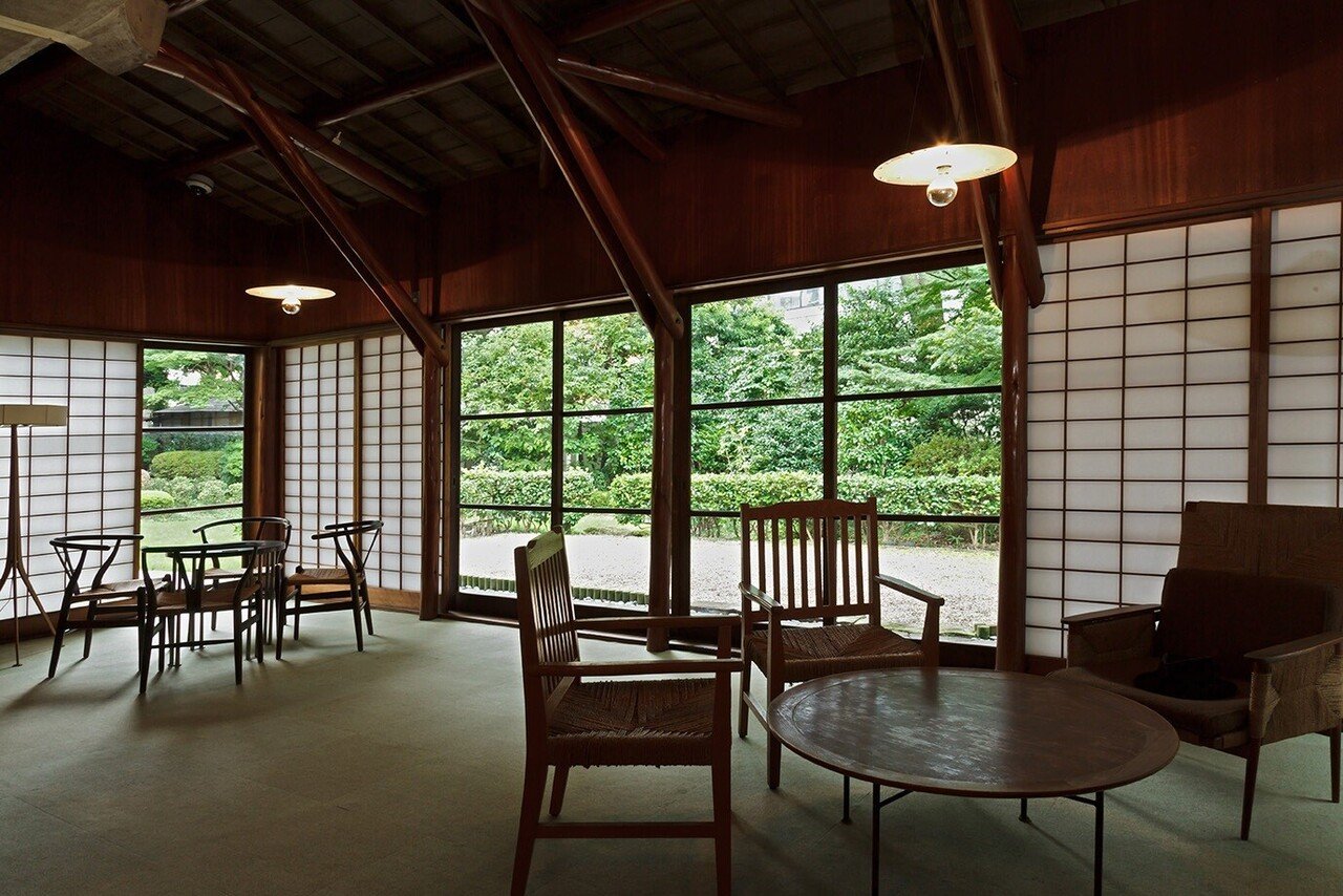 名建築に学ぶ・レーモンドのデザインを伝えるシンプルで軽快な空間