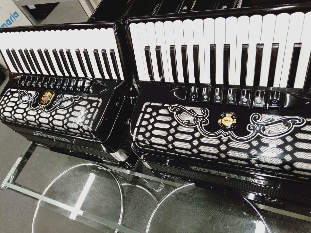 guerrini アコーディオン burini_BB72B.jpg