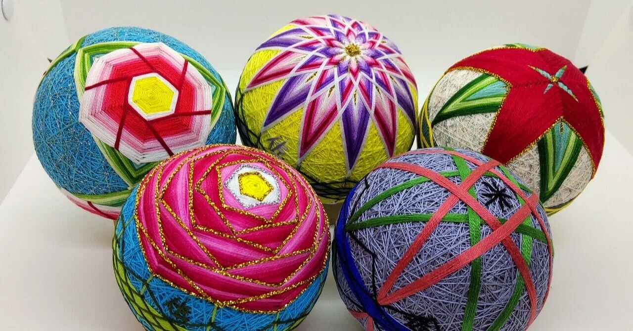 母の手まり、戦中派の女性の手仕事、25番刺繍糸で作る手まり、平成5年 