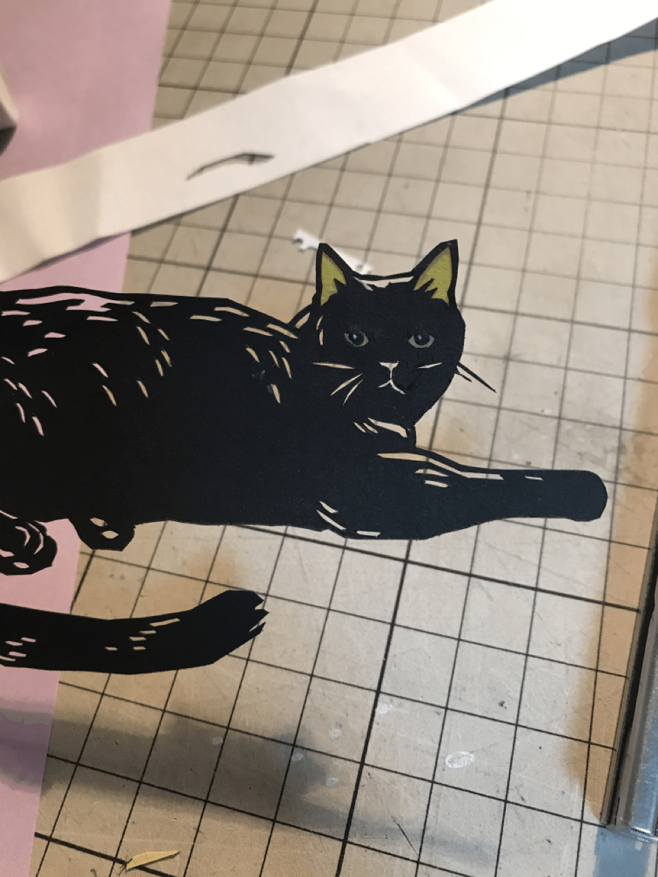 切り絵の一閑張り「強面の猫」 切り絵 猫と花の切り絵 萩とススキ 2日目 完成！ | のんびり楽しく