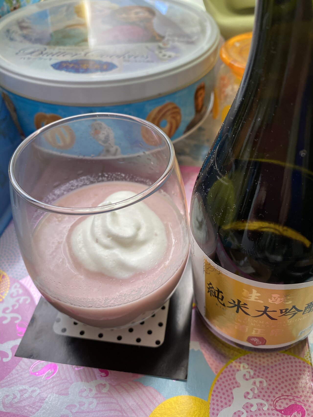 御褒美ドリンク を作りました 甘酒 酒粕の に生姜 オールスパイス 日本酒 生クリームを添えました ピンク色 のは ビーツの汁 うま い ティータイム Note