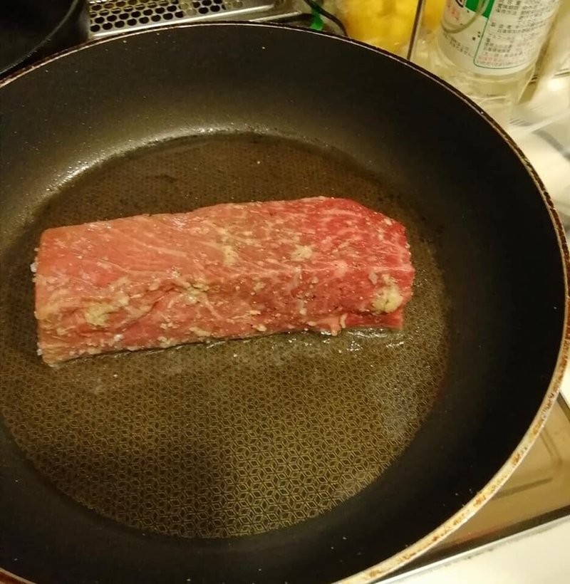 A5ランクの牛肉を焼きます