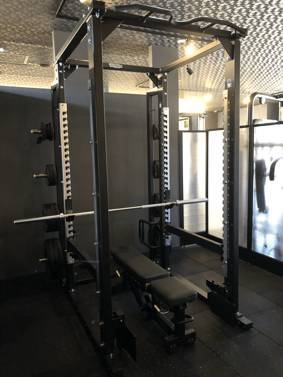 筋トレ初心者あるある】スミスマシンとパワーラックの違いとは